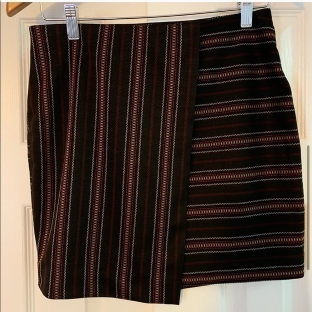 Express Black Patterned Wrap Mini Skirt Sz Medium - image 4
